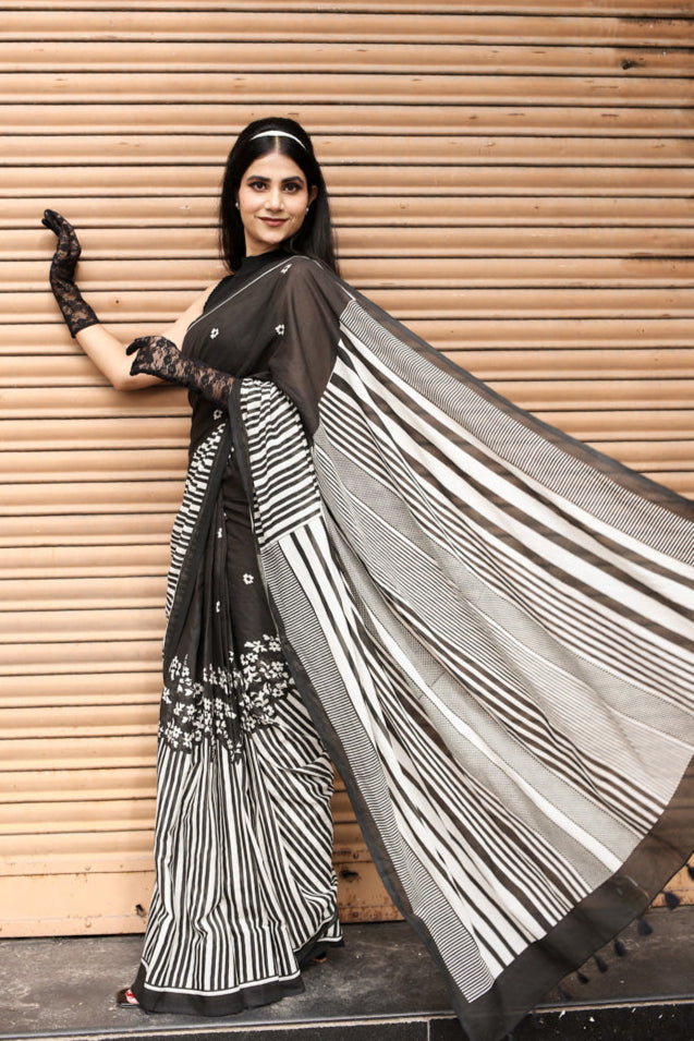 Retro Drama Printed Mulmul Cotton Saree