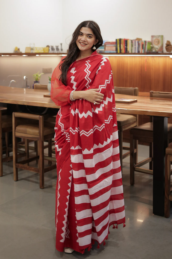 Pakeezah Red Printed Mulmul Cotton Pre-stitched Ready to Wear Saree with Pocket