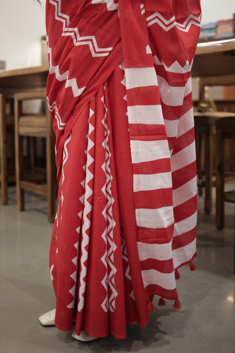 Pakeezah Red Printed Mulmul Cotton Pre-stitched Ready to Wear Saree with Pocket