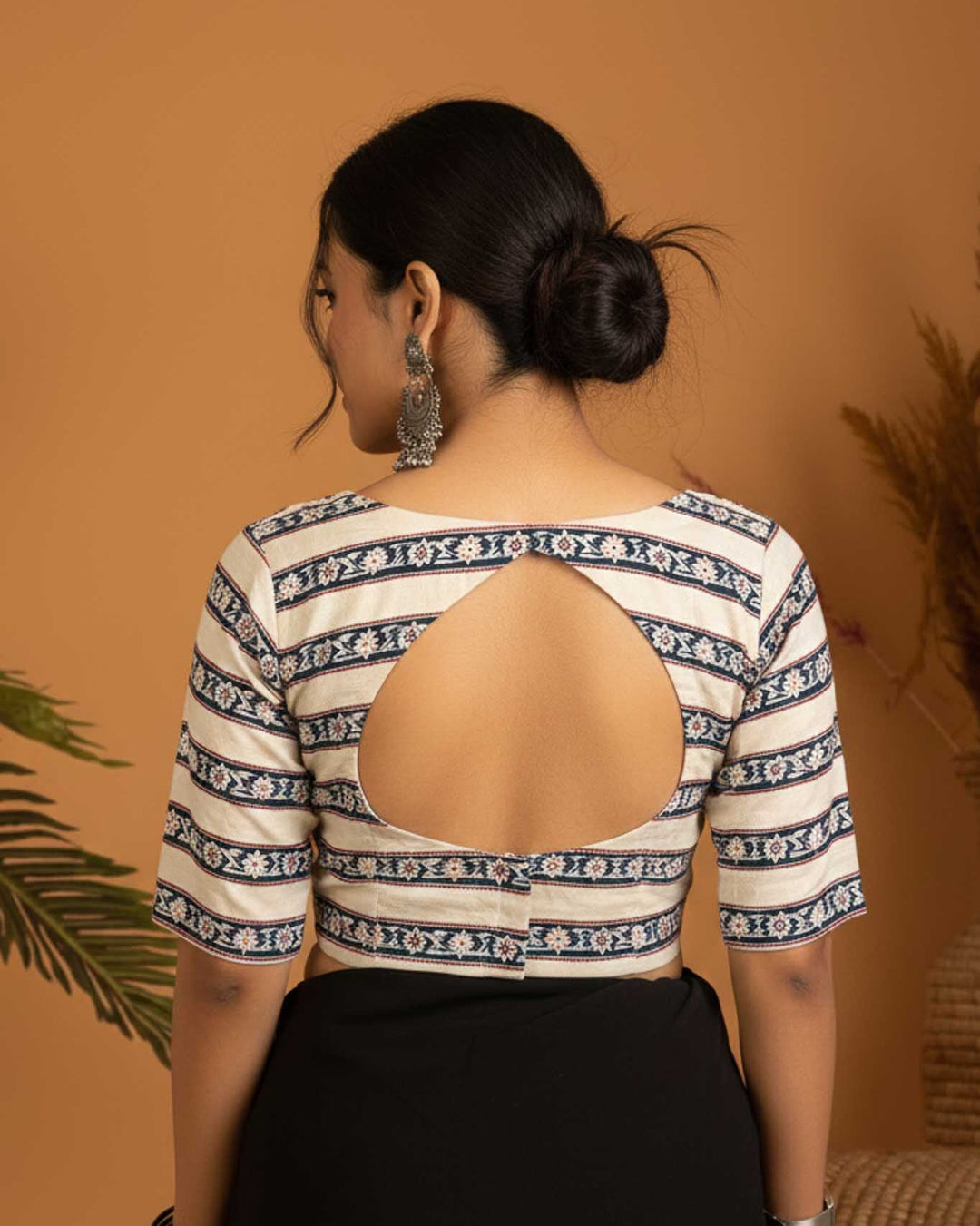 Casual Charm Printed Blouse with Diamond Back