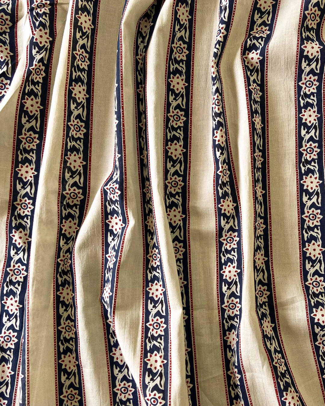 Casual Charm Printed Blouse with Diamond Back