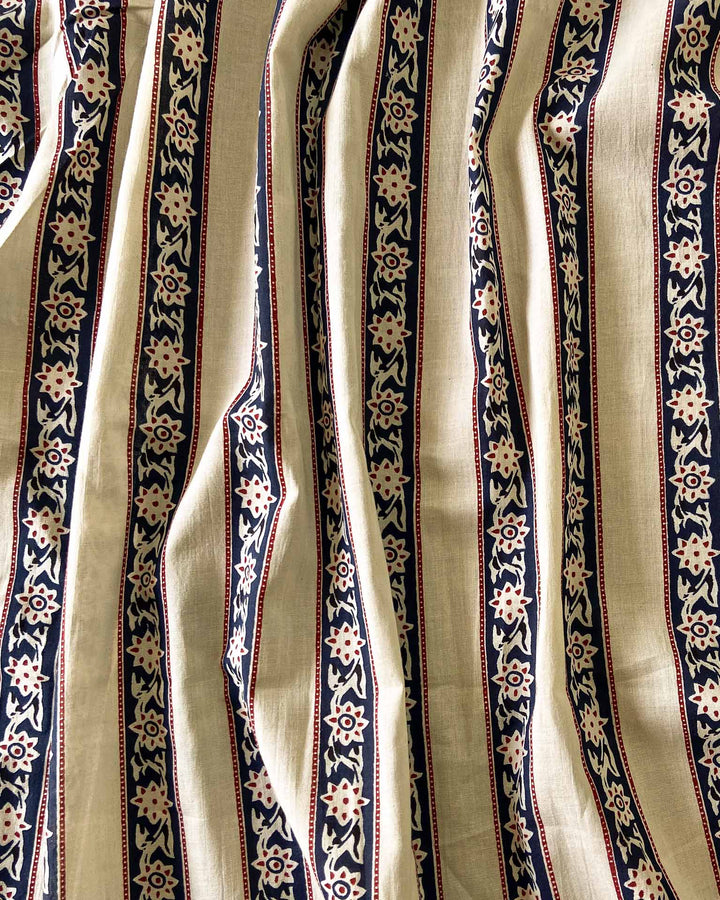 Casual Charm Printed Blouse with Diamond Back