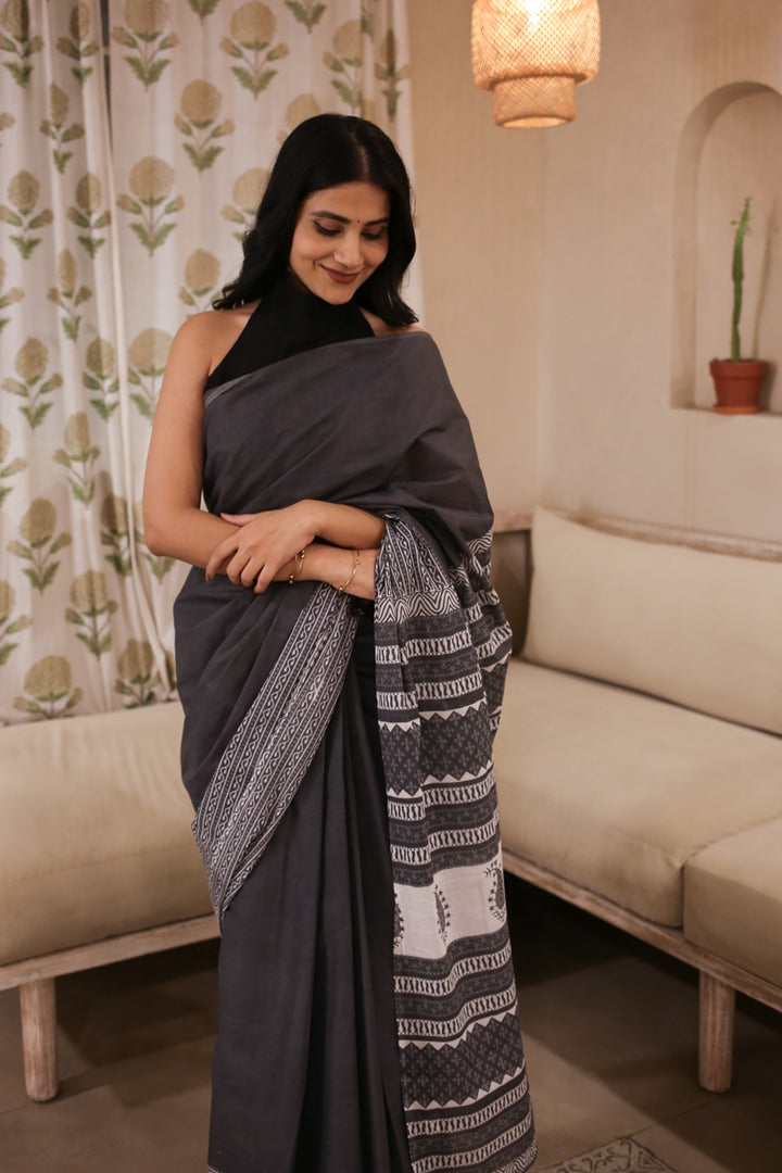 Ink & Ivory Printed Mulmul Cotton saree