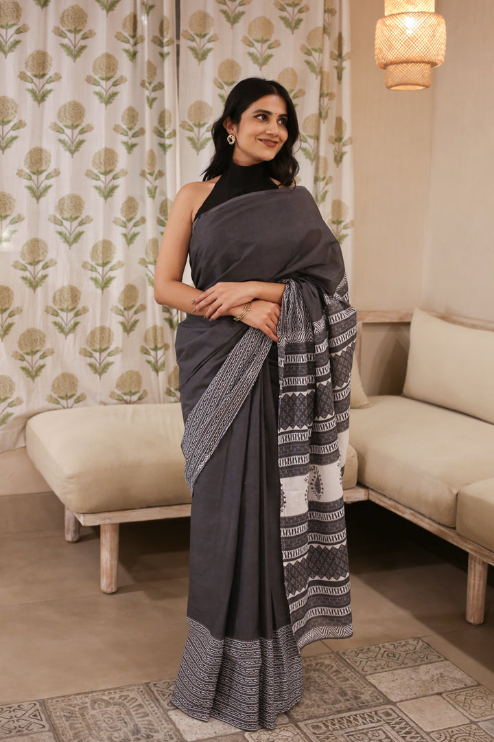 Ink & Ivory Printed Mulmul Cotton saree