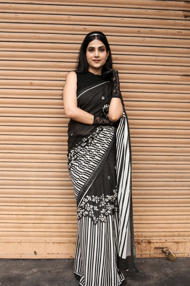 Retro Drama Printed Mulmul Cotton Saree
