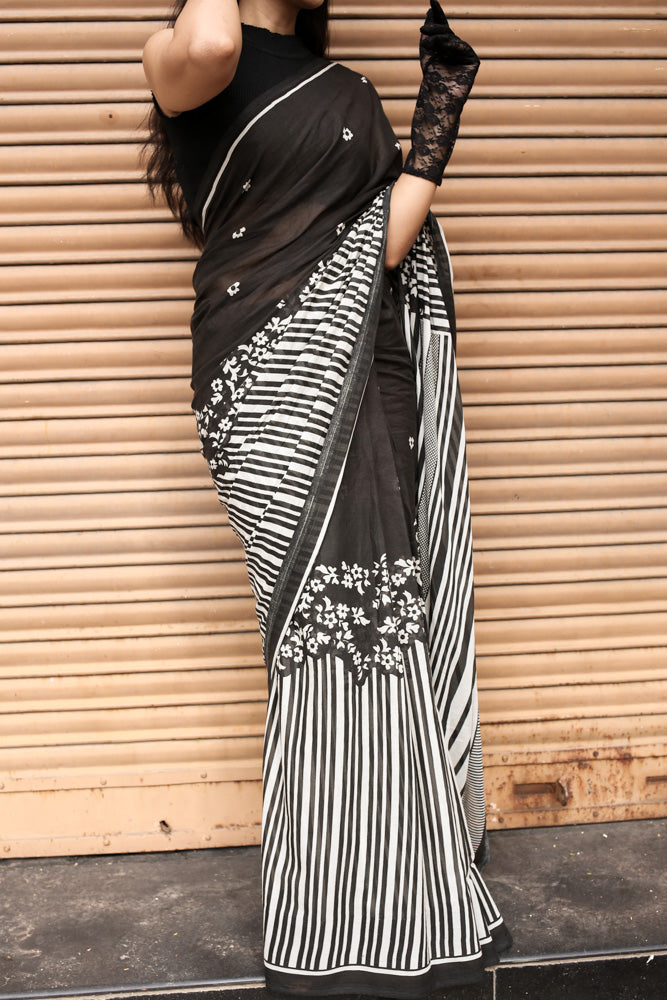 Retro Drama Printed Mulmul Cotton Saree