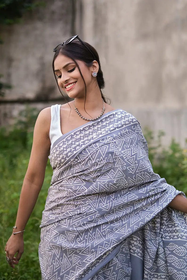 Walking in Cochin - Grey Block Print Mulmul Cotton Bagru Saree - Moora