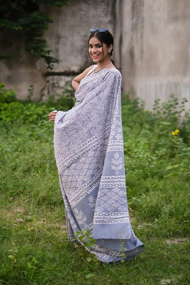 Walking in Cochin - Grey Block Print Mulmul Cotton Bagru Saree - Moora