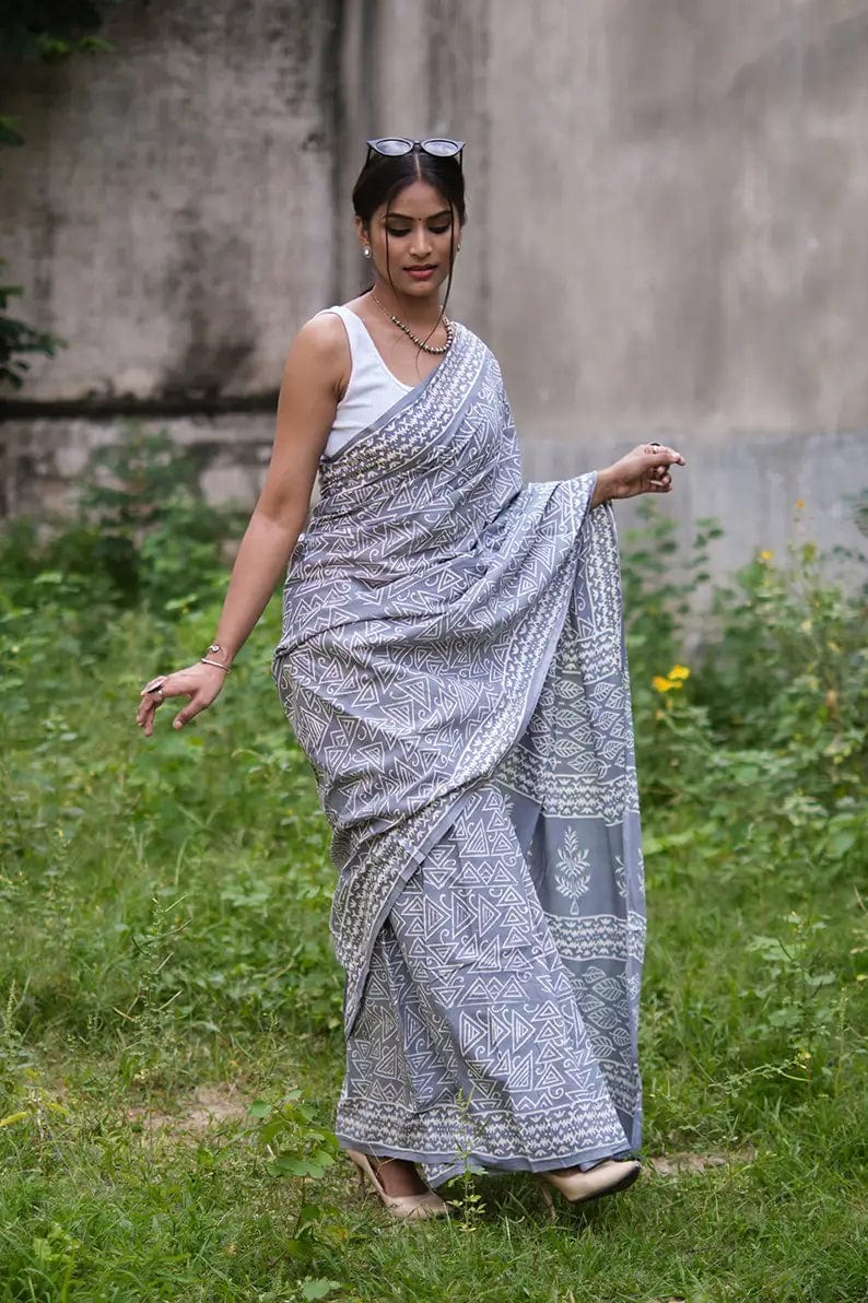 Walking in Cochin - Grey Block Print Mulmul Cotton Bagru Saree - Moora