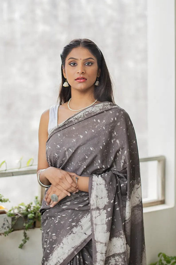 Pondicherry - Ash Brown Dabu Print Mulmul Cotton Saree - Moora